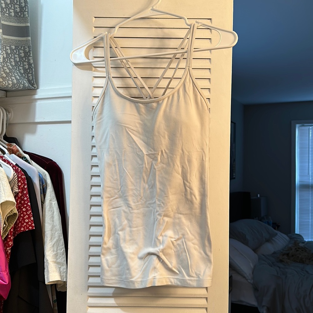 Lululemon tank size 8, not as white as it once was but still good